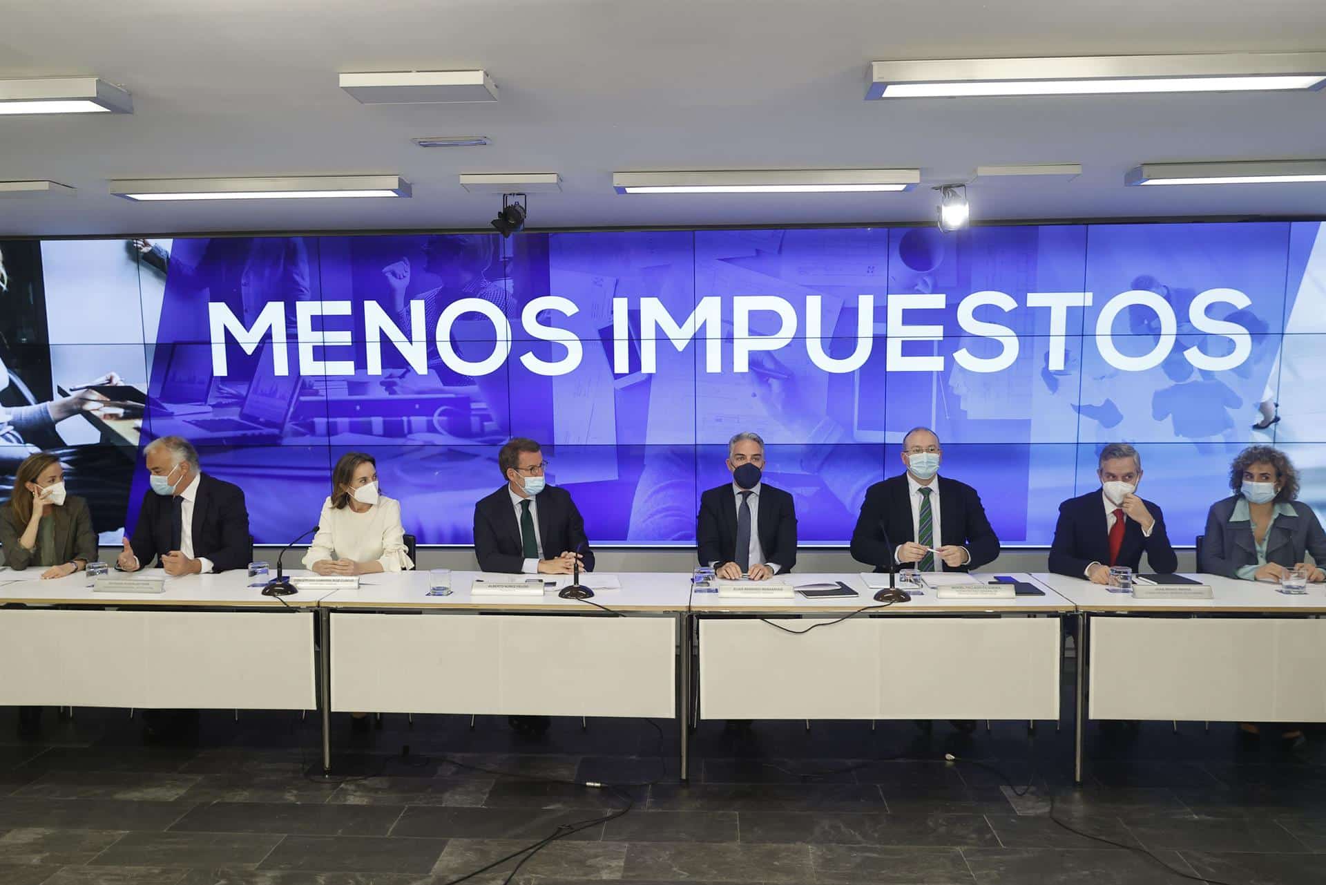 El líder del PP, Alberto Núñez Feijóo, preside la reunión del Comité Ejecutivo Nacional.