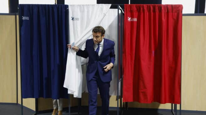 El presidente francés, Emmanuel Macron, vota en la segunda vuelta en Touquet