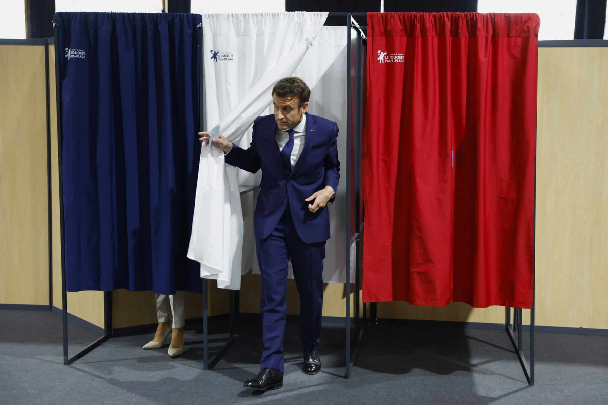 El presidente francés, Emmanuel Macron, vota en la segunda vuelta en Touquet