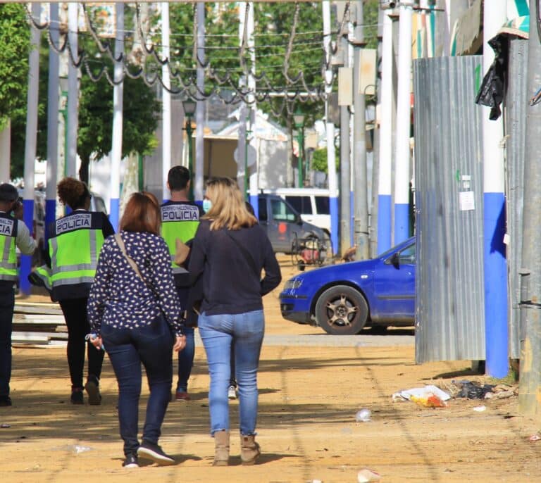 Los inspectores de Yolanda Díaz buscan a trabajadores irregulares en las casetas a 12 días de la Feria de Abril