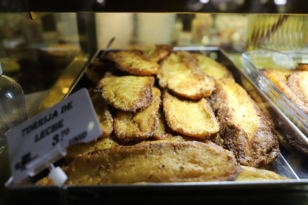 Torrijas de leche en una pastelería: El Riojano