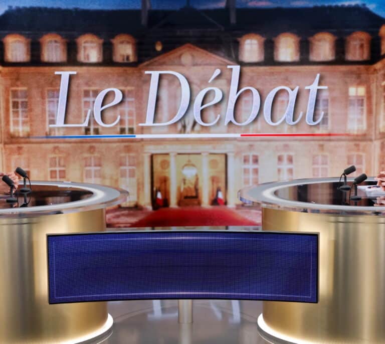 Macron desmonta el programa de Le Pen que se defiende bien con guiños populistas