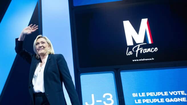 Marine Le Pen, candidata de Agrupación Nacional, favorita de la derecha Marine Le Pen, en su último mitin de campaña en Perpiñán