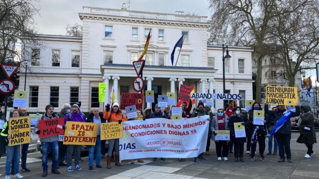 Manifestantes ante la Embajada de España en Londres.