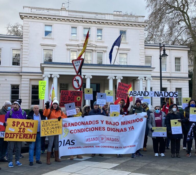 Los trabajadores de embajadas y consulados, en pie de guerra contra Albares