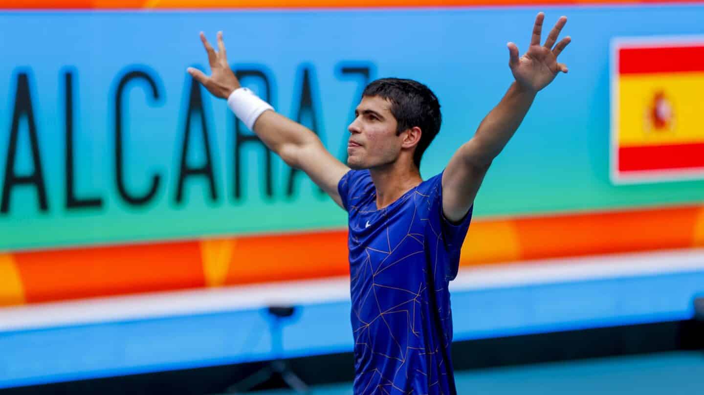 Alcaraz celebra en Miami el primer Masters 1000 de su carrera