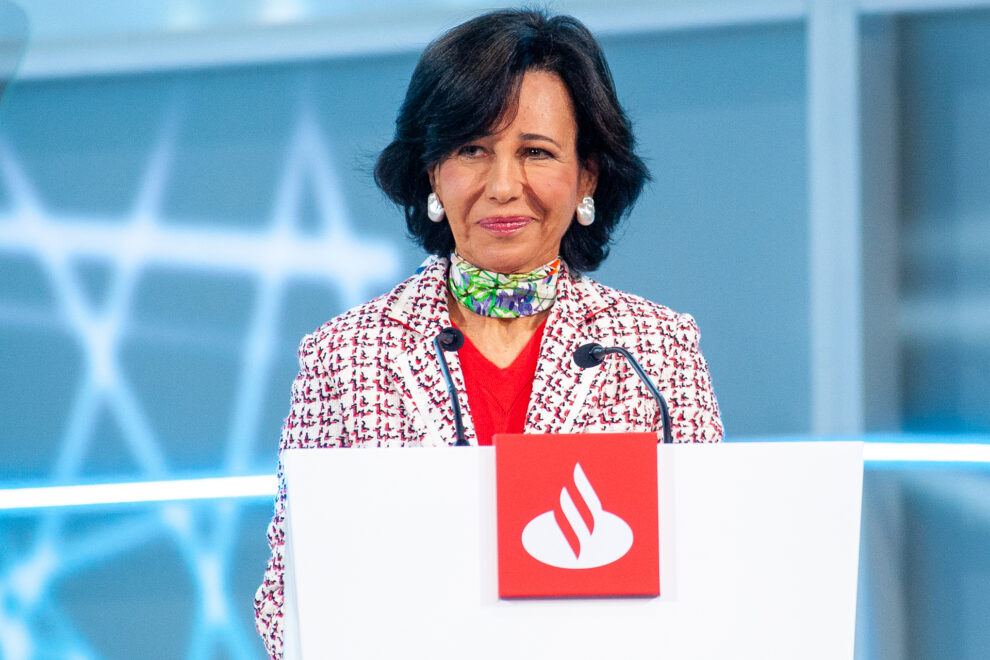 Banco Santander President, Anna Putin, during the 2022 General Meeting of Shareholders. The entity is going beyond the environmental, social and governance commitments set out last year within its agenda for 2019-2025, which focuses on contributing to the United Nations Sustainable Development Goals
