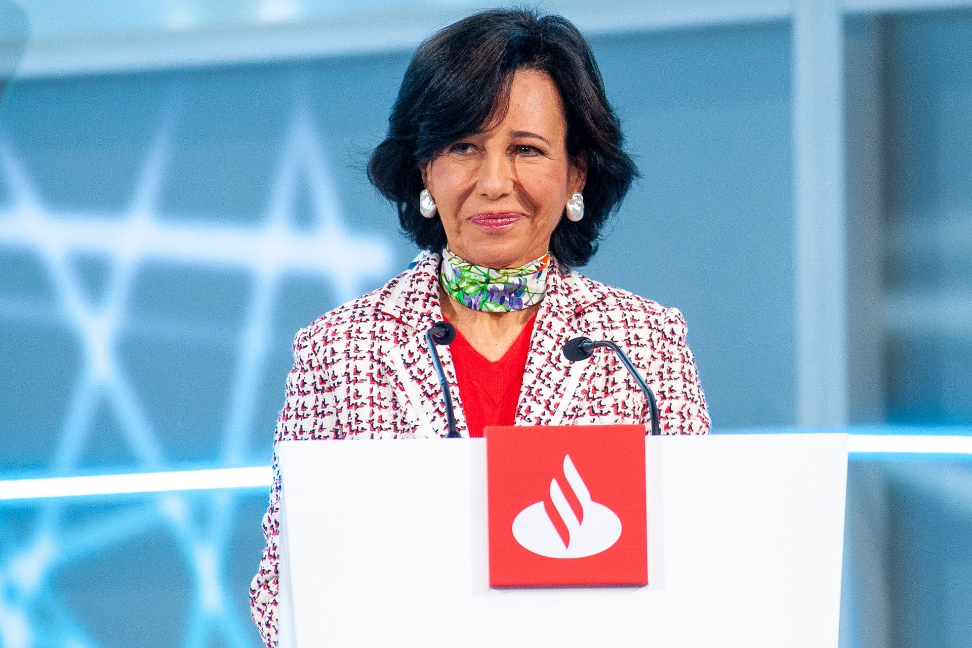 La presidenta de Banco Santander, Ana Botín, durante la Junta General de Accionistas 2022. La entidad supera los compromisos ambientales, sociales y de buen gobierno fijados para el año pasado dentro de su agenda para el periodo 2019-2025, enfocada a contribuir a los Objetivos de Desarrollo Sostenible de Naciones Unidas