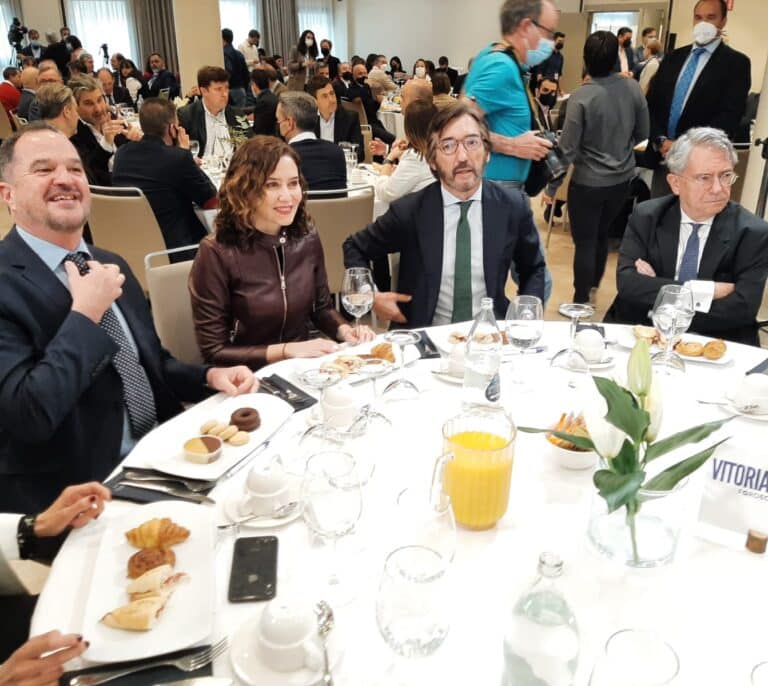 Ayuso, a los empresarios vascos: "En Madrid pagarán menos, serán más libres"