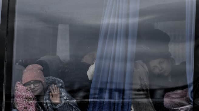 Refugiados llegan a Zaporiyia desde Mariúpol y otras localidades cercanas