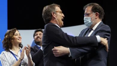 Sevilla solventa la crisis del PP, pero deja un ambiente interno lleno de dudas