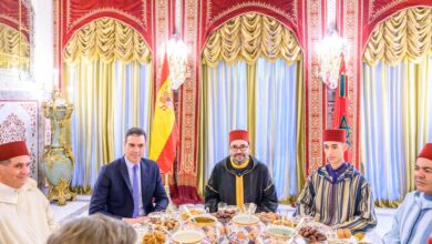 Polémica por la bandera de España en Marruecos: "Nadie de Moncloa fue capaz de ver que está boca abajo"