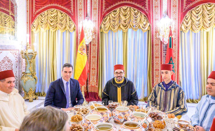 Pedro Sánchez y Mohamed VI, juntos durante el banquete de Iftar.