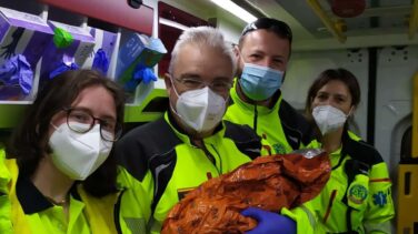 Nace una niña camino del hospital en plena A-3