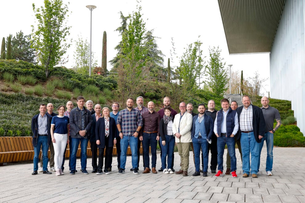 El equipo de expertos del proyecto Safe Stadium posa tras la reunión en la Ciudad Deportiva de Valdebebas