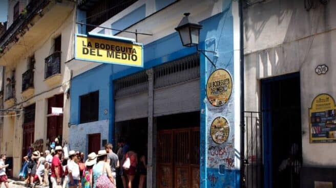 80 años de La Bodeguita del Medio, la tasca cubana de Hemingway y 'El Cigala' Fachada de 'La Bodeguita del Medio' en La Habana (Cuba)