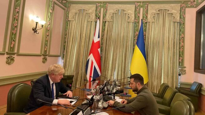 Boris Johnson viaja por sorpresa a Kiev para reunirse con Zelenski Johnson y Zelenski en su reunión