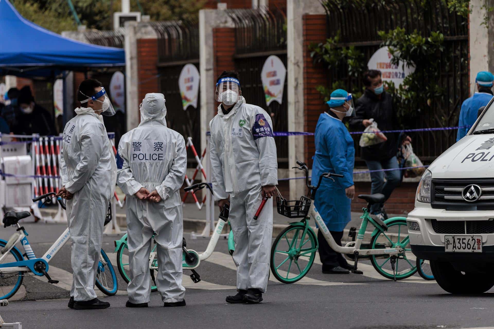 Detenciones y niños separados de sus padres: el coronavirus en Shanghai