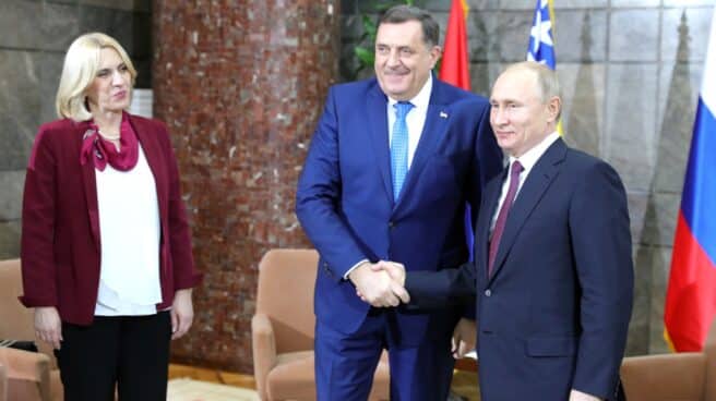 Zeljka Cvijanovic, Milorad Dodik y Vladimir Putin, en una imagen de archivo en 2019.