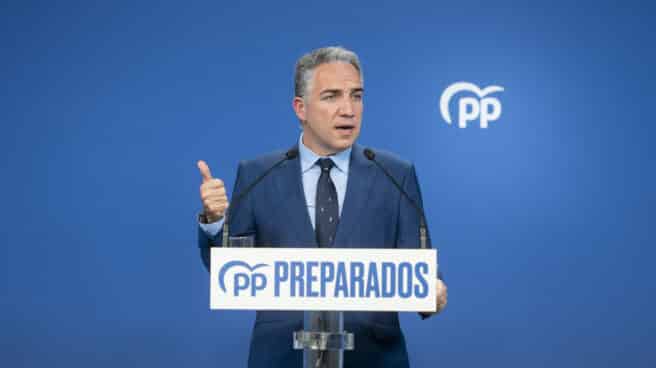 El coordinador general del PP, Elías Bendodo, en una rueda de prensa tras el Comité de Dirección del PP.