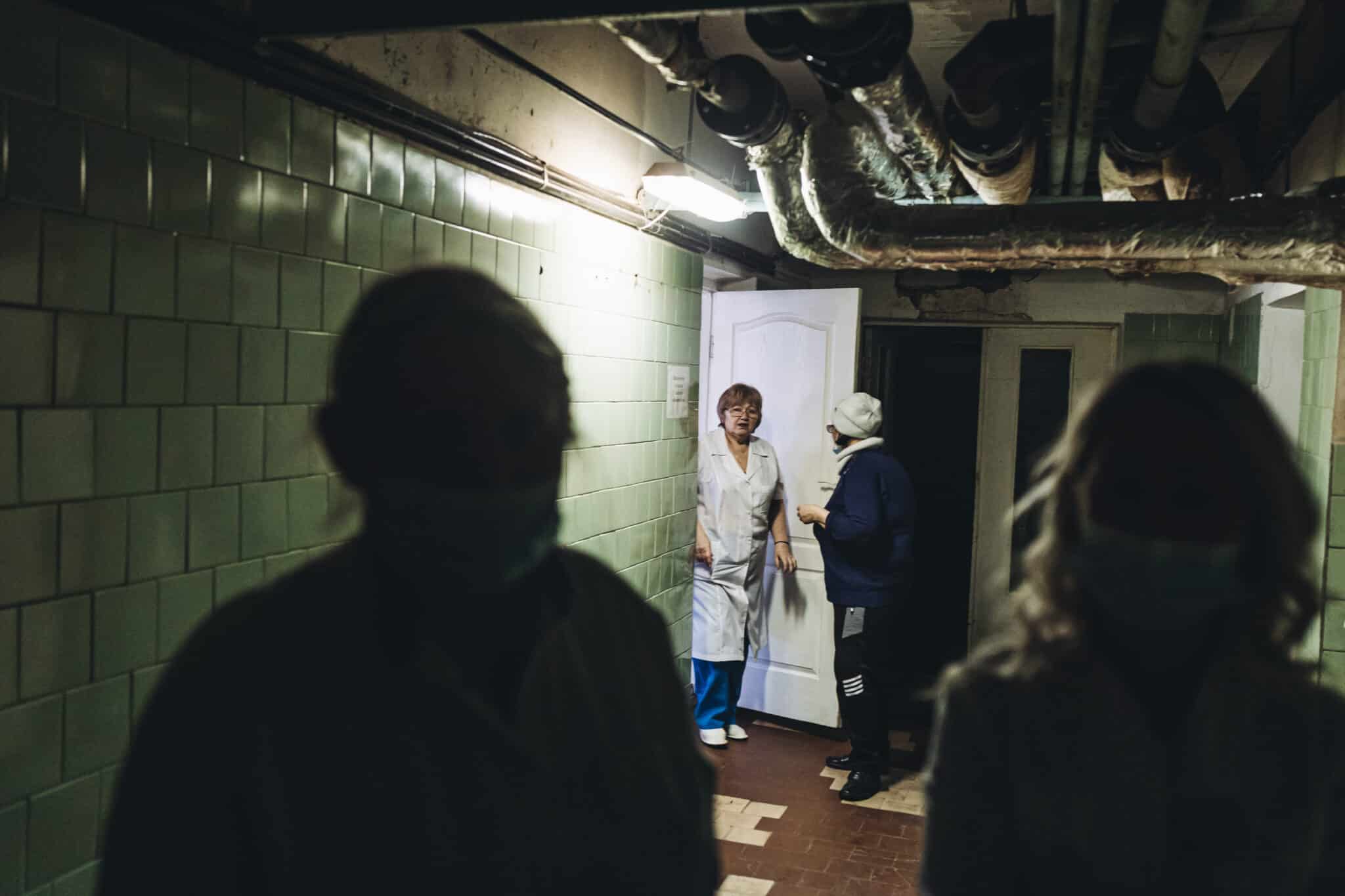 Enfermeras en el sótano de un hospital de Kiev.