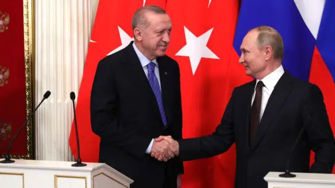 Turquía busca asegurar el flujo de turistas rusos pese a la guerra de Ucrania