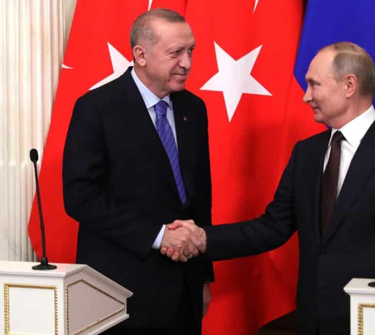 Turquía busca asegurar el flujo de turistas rusos pese a la guerra de Ucrania