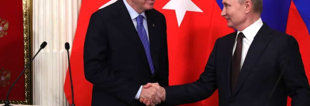 Erdogan saluda a Vladimir Putin en una imagen de archivo.