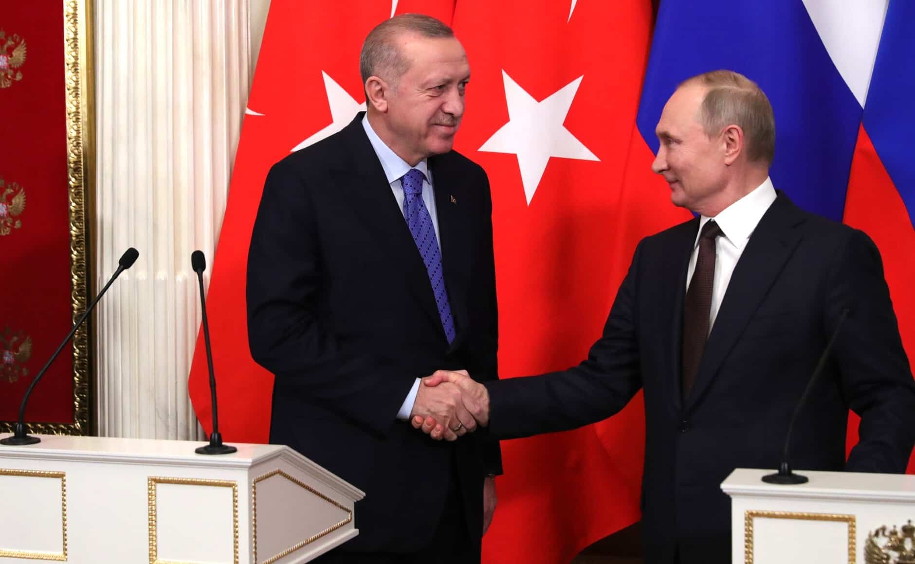 Erdogan saluda a Vladimir Putin en una imagen de archivo.