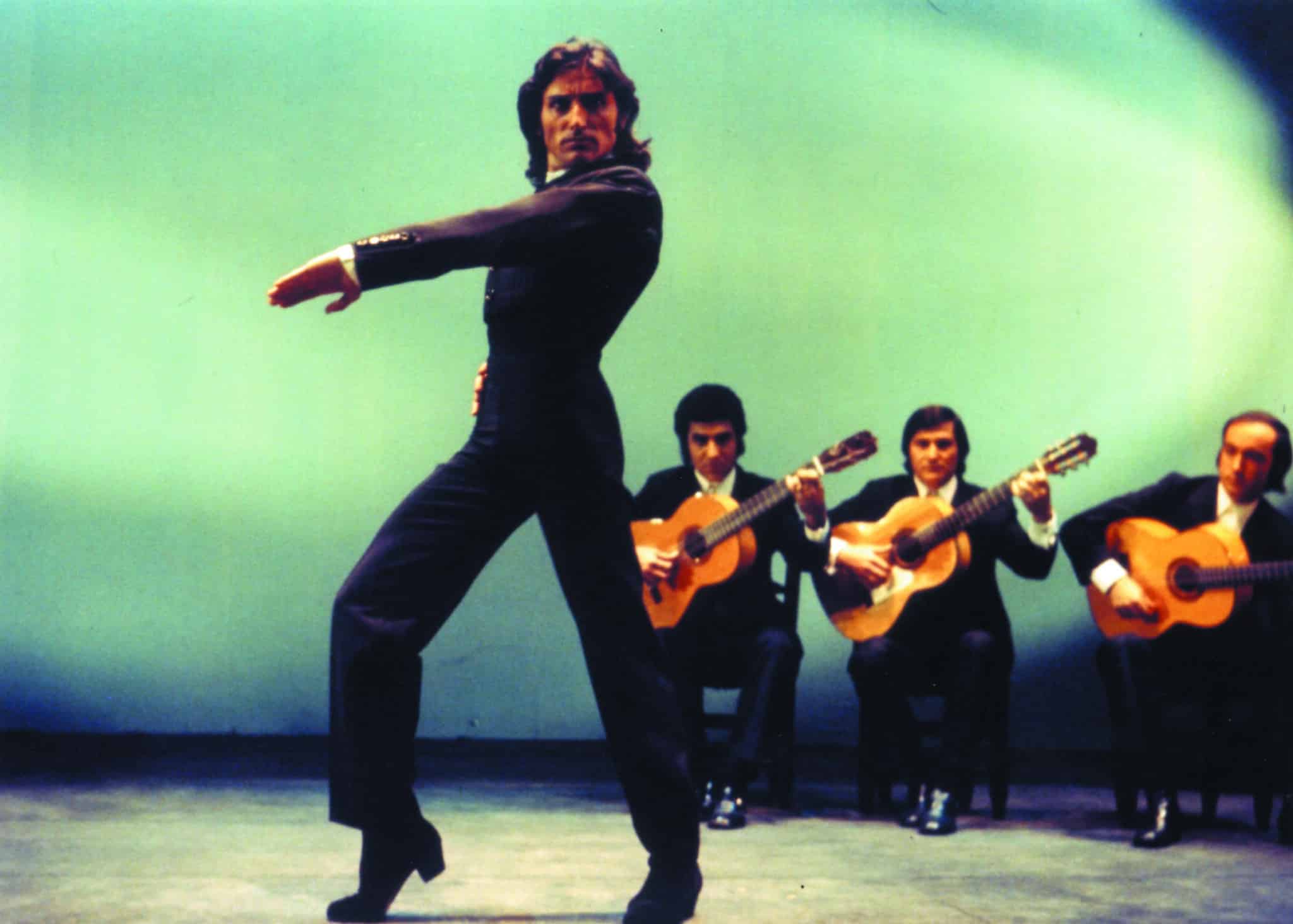 Antonio Gades en "La Flamenca" con tres guitarristas en 1970
