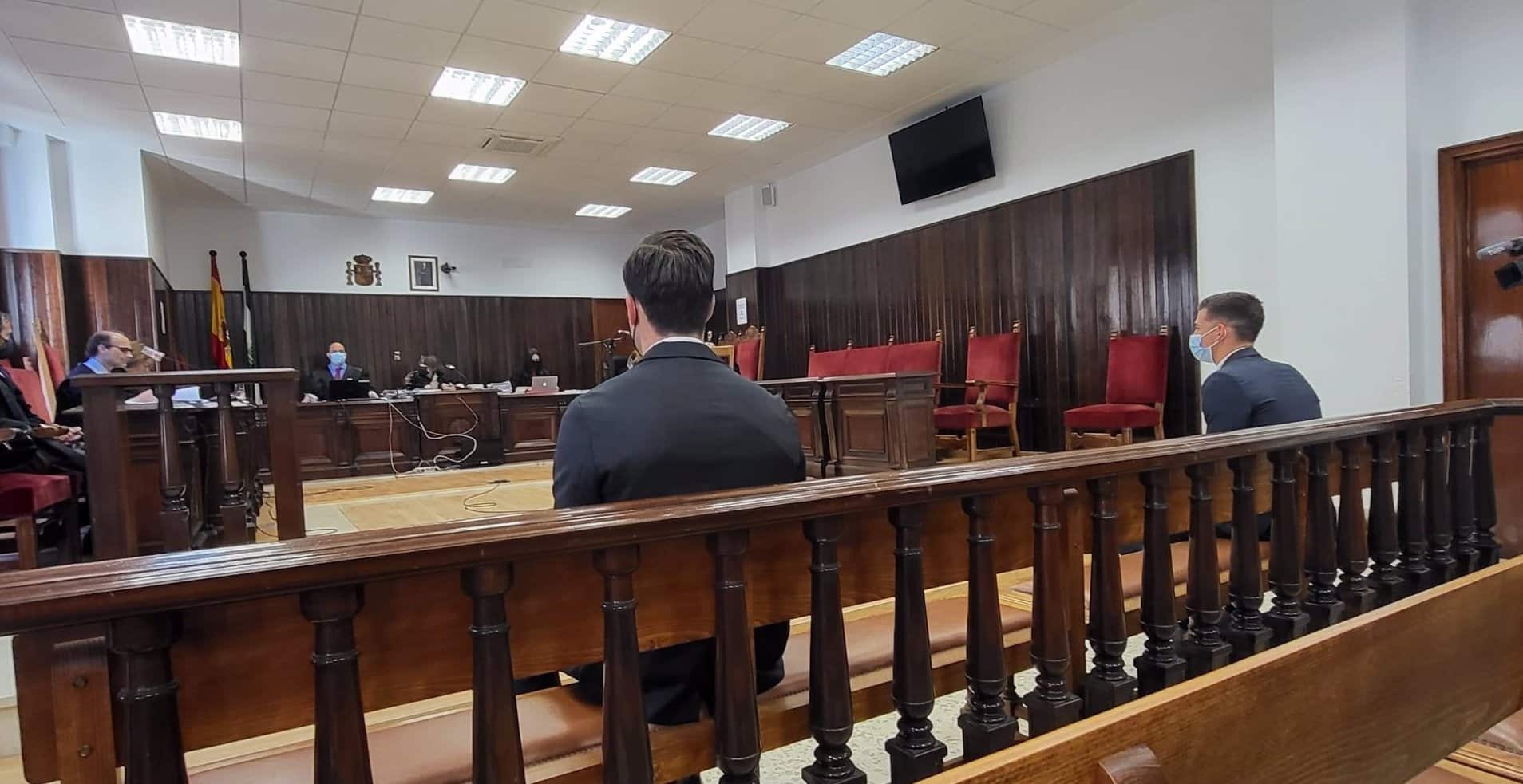 David Goldar y Santi Mina en la última sesión del juicio que ha quedado visto para sentencia en la Audiencia Provincial de Almería