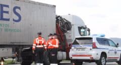 La Ertzaintza intensificará la inspección de camiones y autobuses la próxima semana