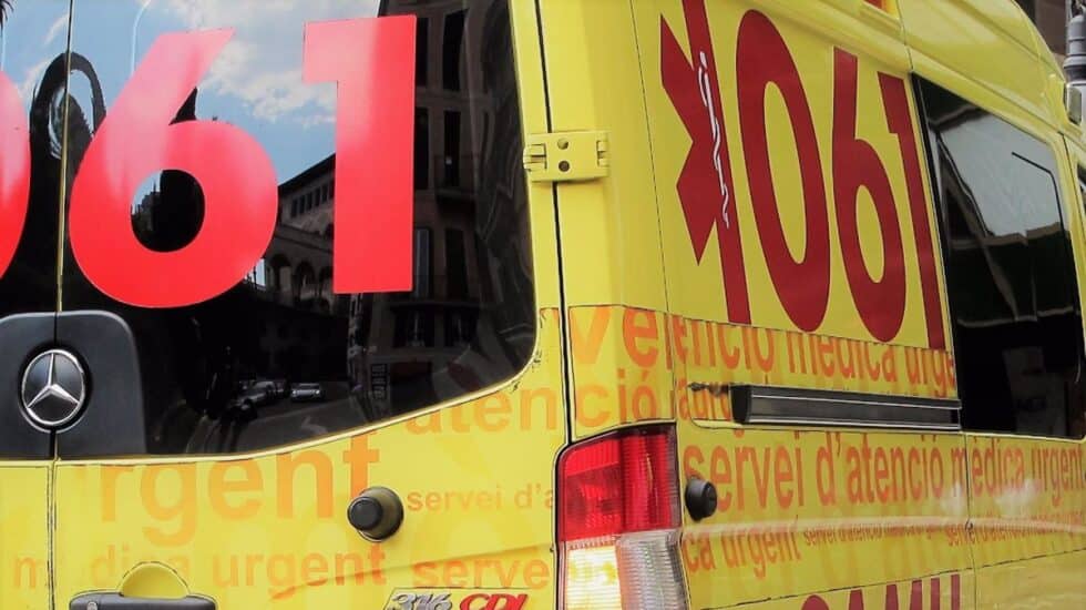 Un joven permanece muy grave en la UCI tras precipitarse desde el parking de un supermercado en Ibiza