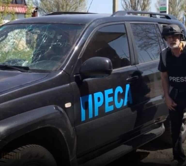Un proyectil ruso alcanza el vehículo del enviado especial de RNE a Zaporiyia