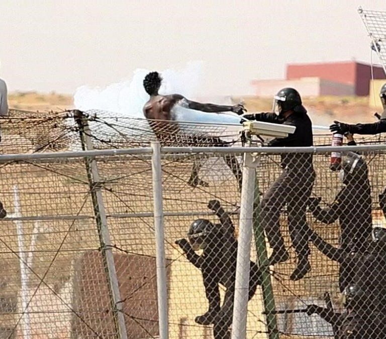 La Guardia Civil tramita a toda prisa la compra de cascos y chalecos para los agentes de la valla de Melilla