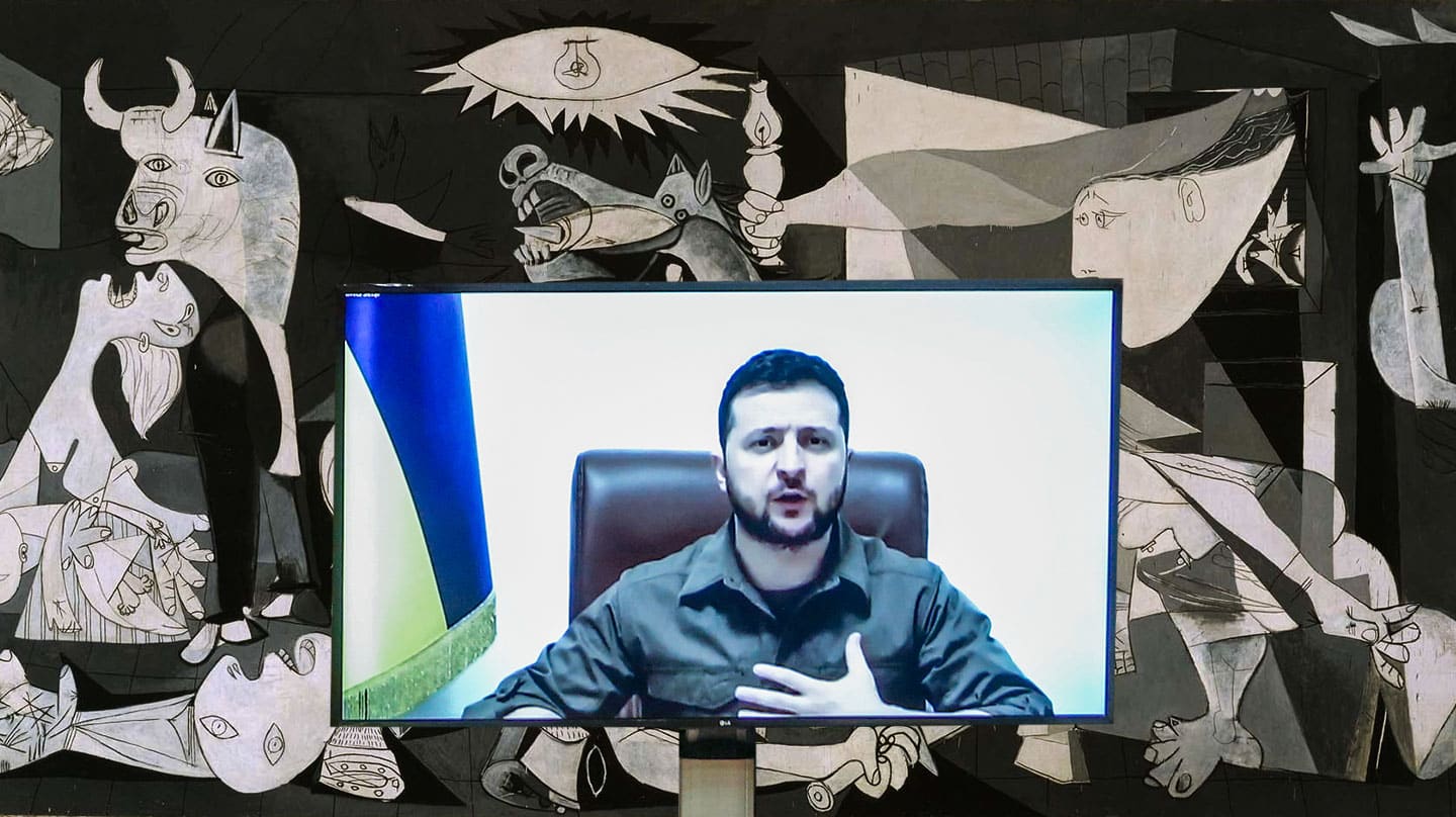 Imagen de la intervención de Zelenski en el congreso con la imagen del Guernica de Pablo Picasso