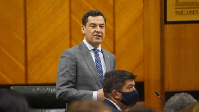 El presidente de la Junta de Andalucía, Juanma Moreno, durante la sesión de control al gobierno en el Pleno del Parlamento de Andalucía. El presidente de la Junta de Andalucía, Juanma Moreno, durante la sesión de control al gobierno en el Pleno del Parlamento de Andalucía.