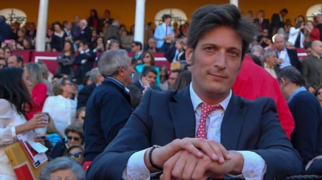 Luis Medina Abascal, en una barrera de la plaza de toros de la Maestranza de Sevilla.