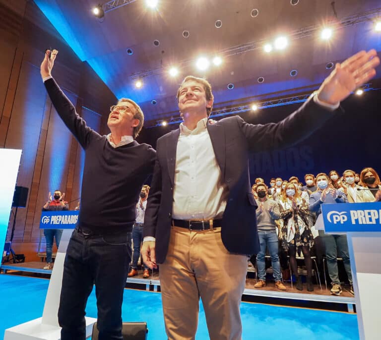 Mañueco será arropado por la plana mayor del PP para paliar la ausencia de Feijóo