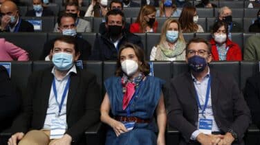 Mañueco afrontará la investidura en Castilla y León sin la presencia asegurada de Feijóo