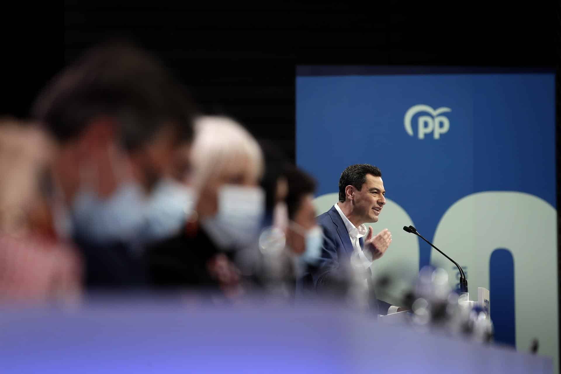 El presidente del PP de Andalucía, Juanma Moreno, interviene en el XX Congreso Nacional del partido en Sevilla.