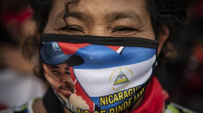 Una seguidora de Daniel Ortega en el 42 aniversario de la Revolución Sandinista