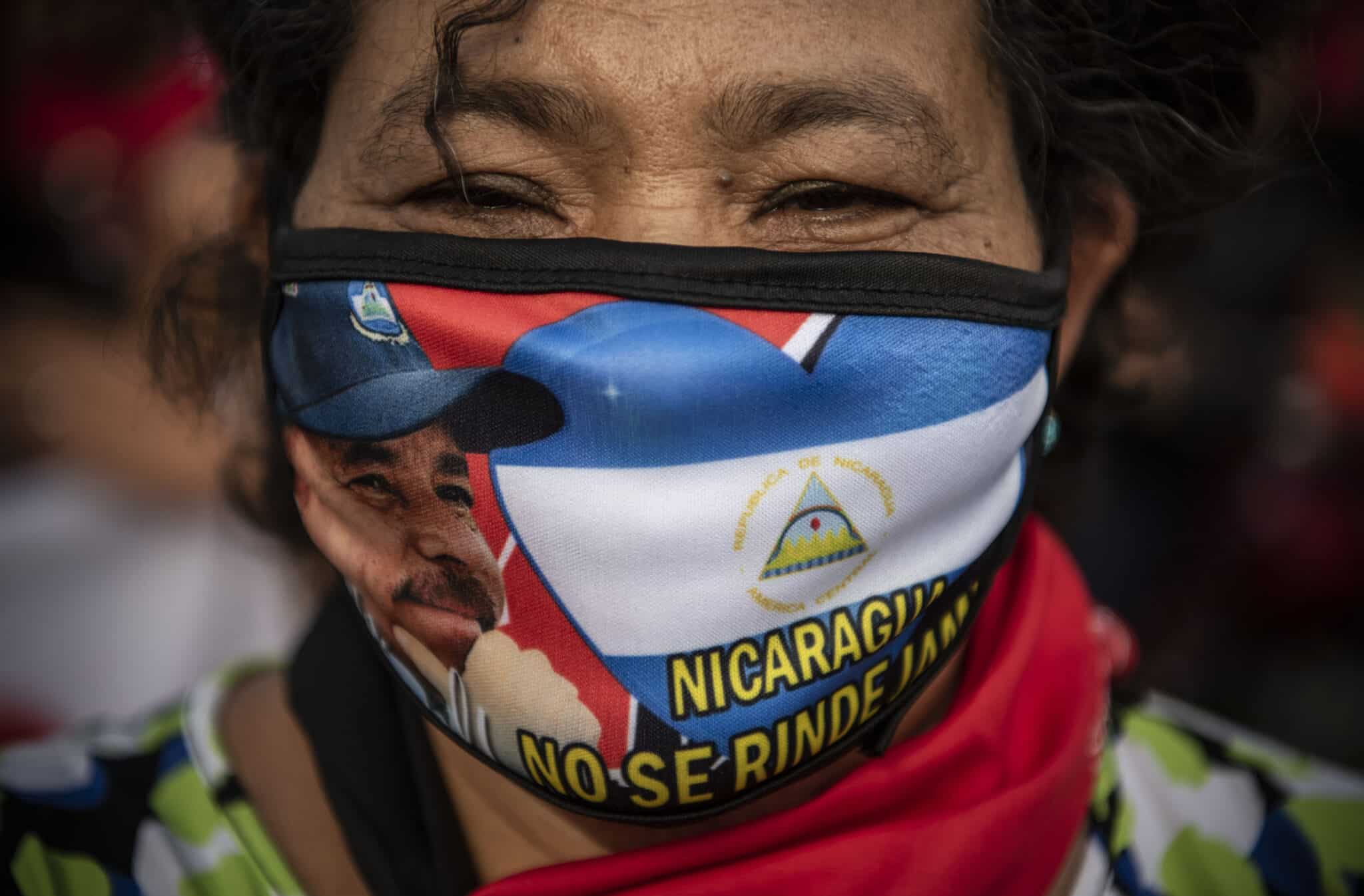 Una seguidora de Daniel Ortega en el 42 aniversario de la Revolución Sandinista