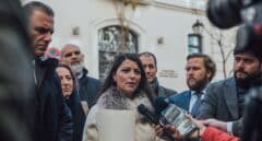 Vox entrega a Anticorrupción el informe que acredita el desfalco de 5 millones a Exteriores en Panamá