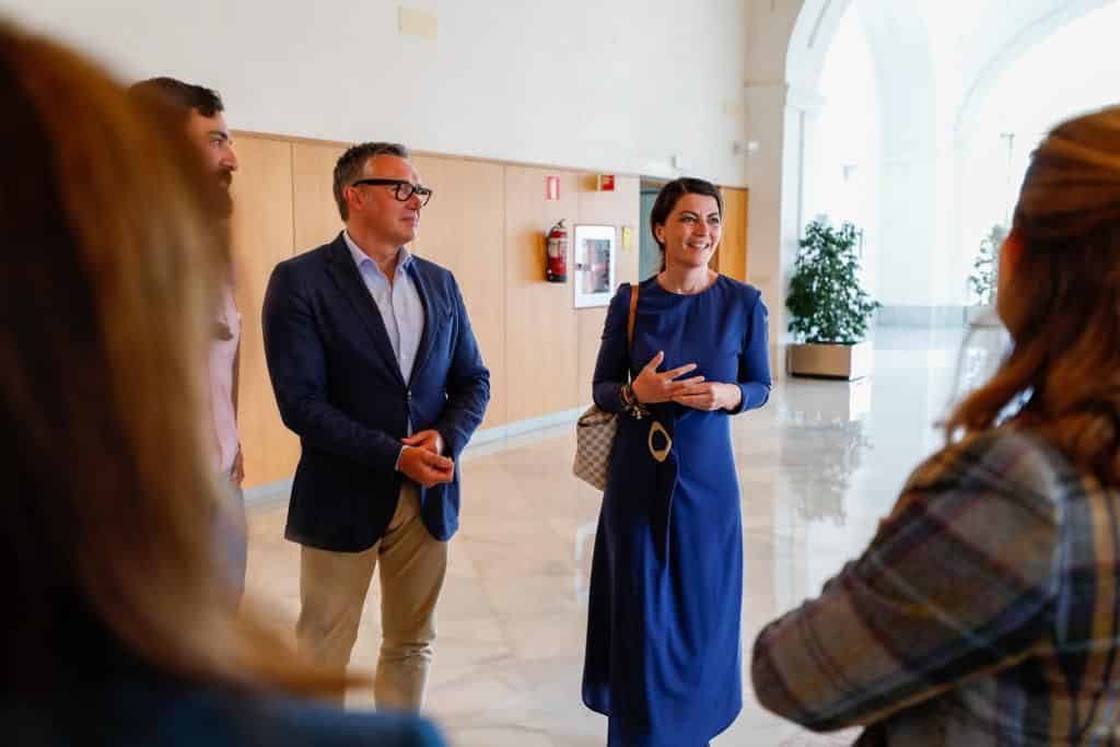 La diputada por Granada, Macarena Olona, en una reunión con el Grupo Parlamentario de Vox.