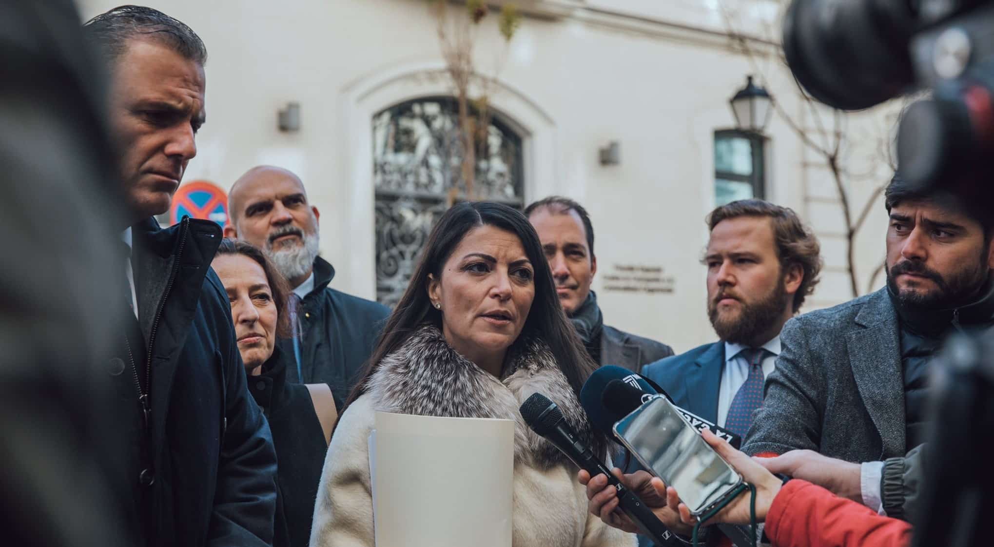 La diputada de Vox Macarena Olona, este viernes a las puertas de la Fiscalía Anticorrupción.