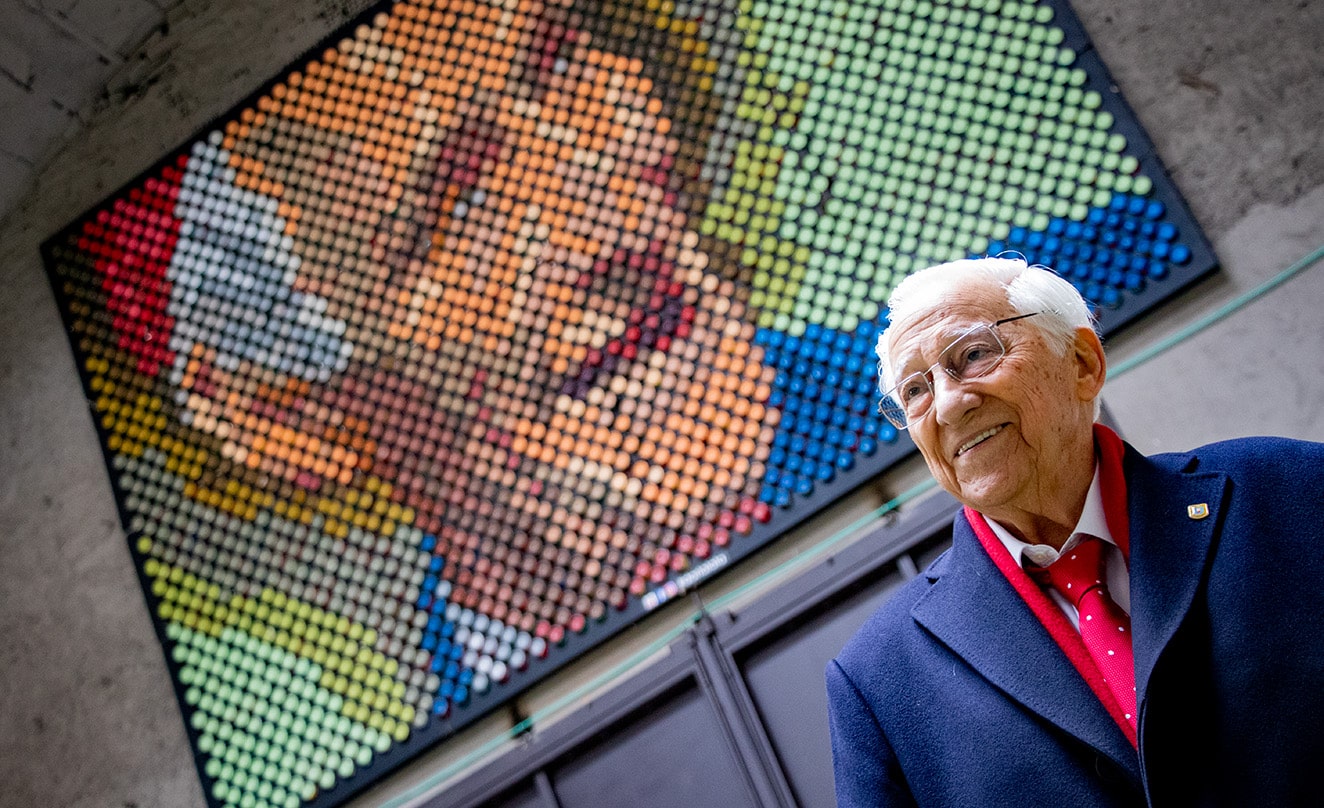 El Padre Ángel, fundador de la ONG Mensajeros de la Paz, en la Catedral de Mejorada del Campo