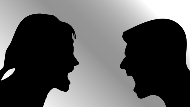 pareja-discutiendo