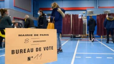 La participación en Francia a tres horas del cierre de urnas es la más baja desde 2002
