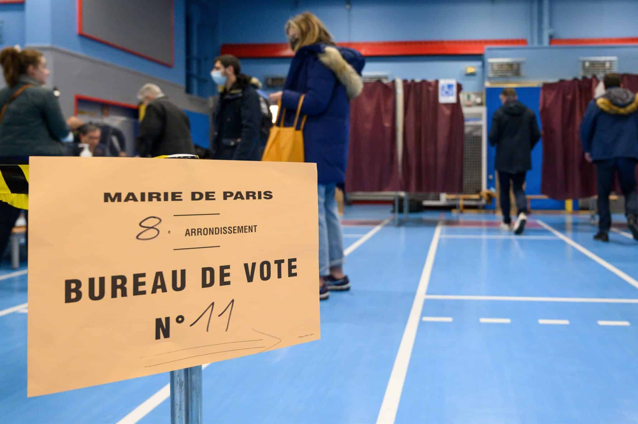 Colegio electoral en París, Francia